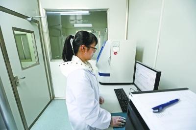 30年前看別人下棋弄丟兒子 30年后親子鑒定終認(rèn)回